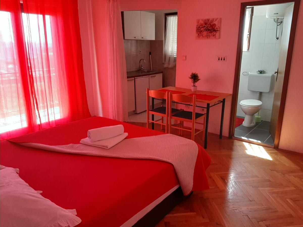 Apartments Ana Подстрана Экстерьер фото